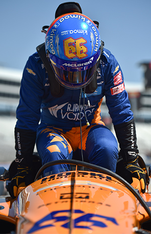 Fernando Alonso getting in car at Texas test