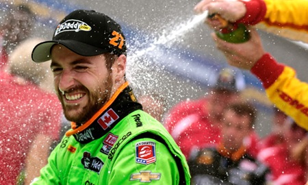thumbnail for Hinchcliffe dominates Iowa for first oval win