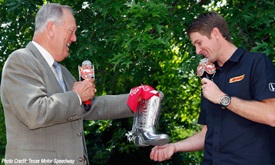 Thumbnail for Hunter-Reay celebrates fiesta style in Fort Worth