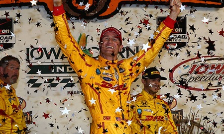 thumbnail for Hunter-Reay blitzes way to victory in Iowa