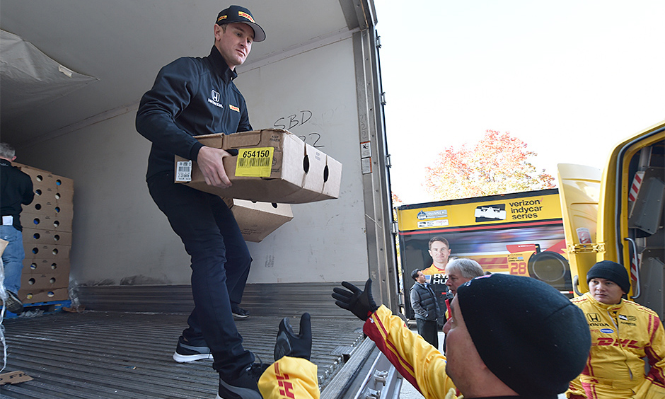 Ryan Hunter-Reay unlloads Butterball turkeys.